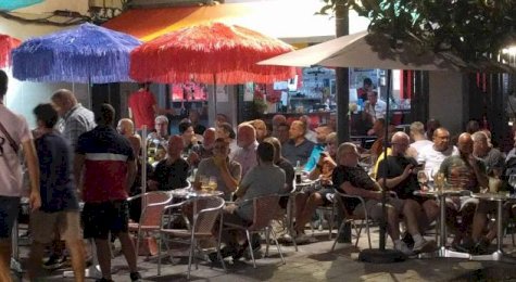 Parrots Pub gay terrace Sitges